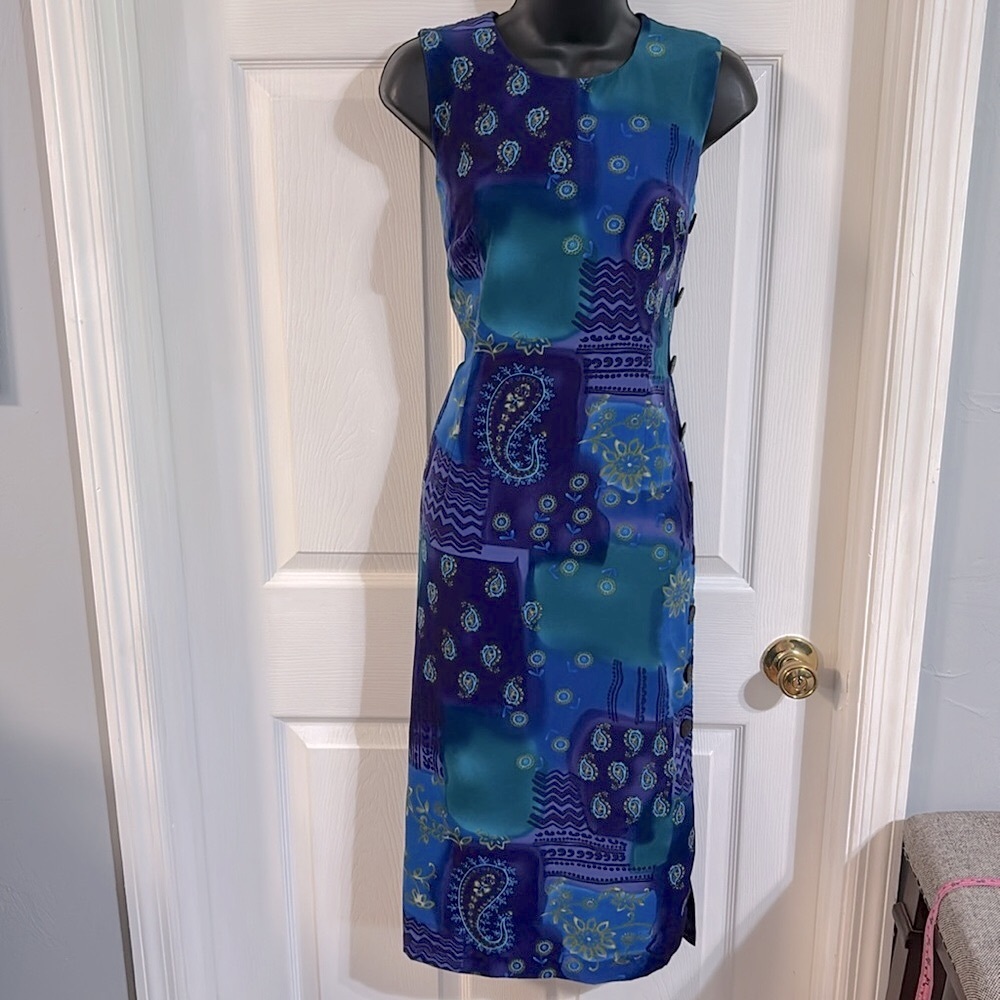 R&K Elegant Blue Patterned Sleeveless Dress, size 6P.
